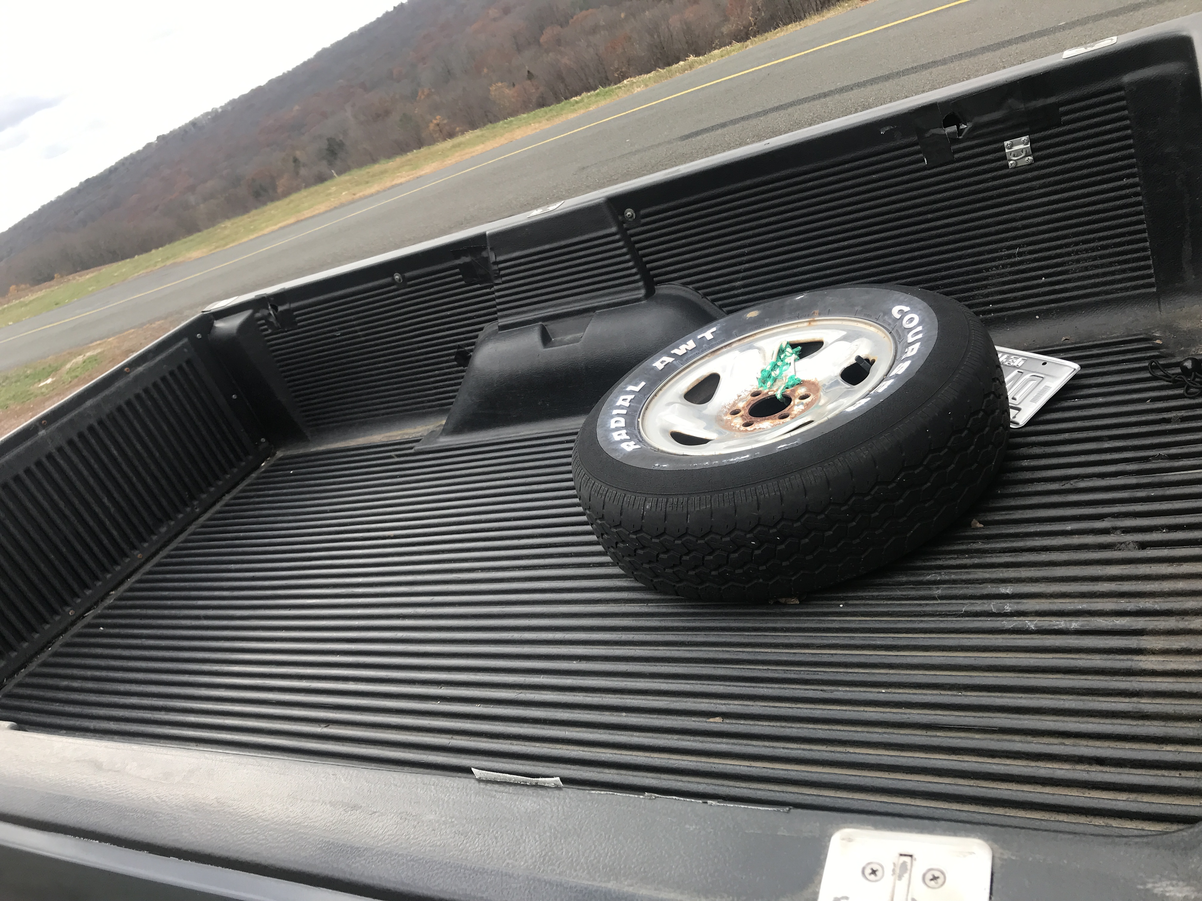 1991 Dodge Dakota Pickup ONE OWNER 117K 8 foot bed and roomy bench seating NICE — photo 31